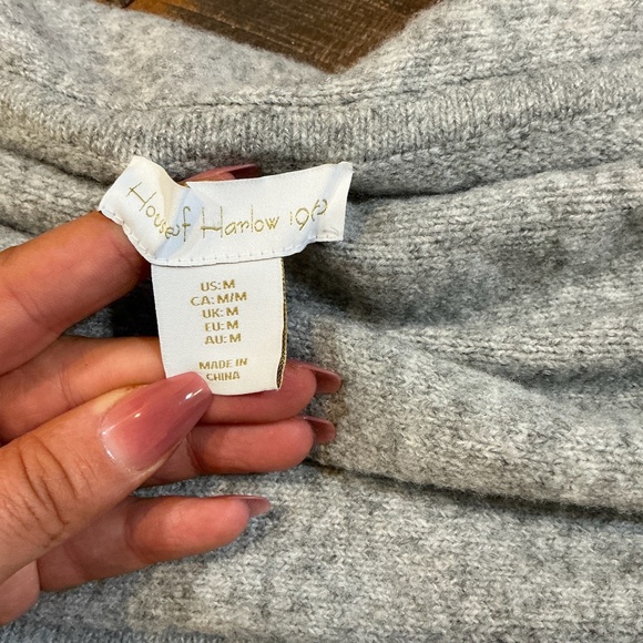 House of Harlow 1960 Off-Shoulder Foldover Sweater Gray Women’s Medium - Picture 6 of 9